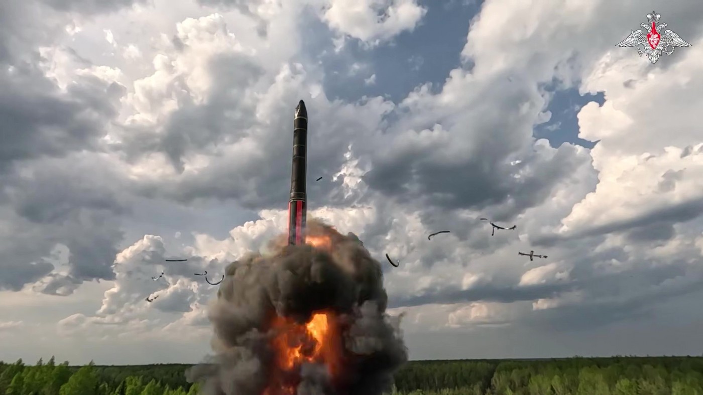 Atac nuclear care să forțeze Ucraina să capituleze, cerut din parlamentul de la Moscova. „Suntem obligați să le folosim”