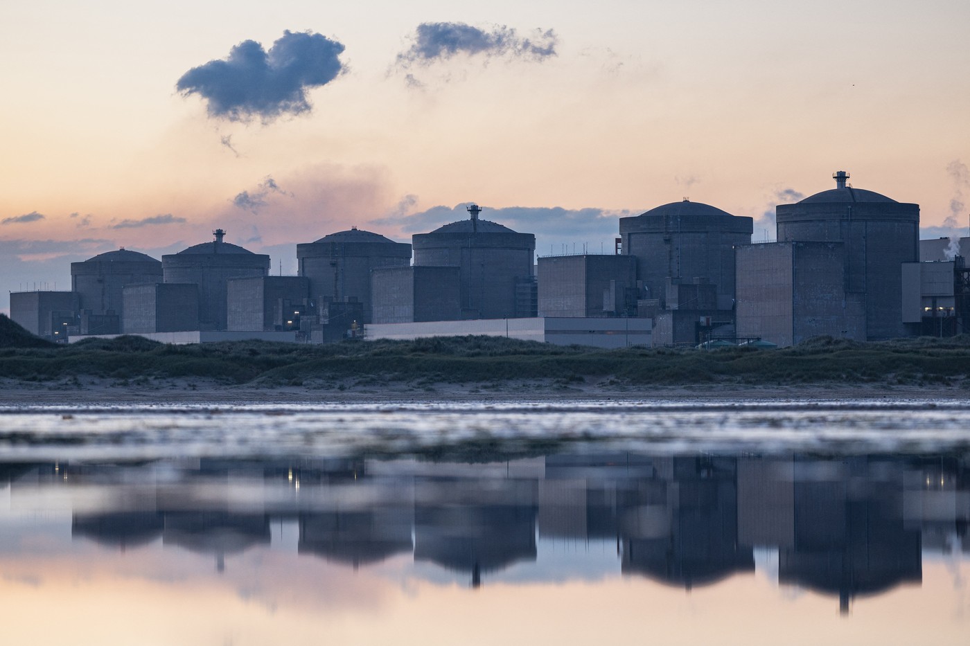 Meduzele au oprit trei reactoare ale centralei nucleare Gravelines