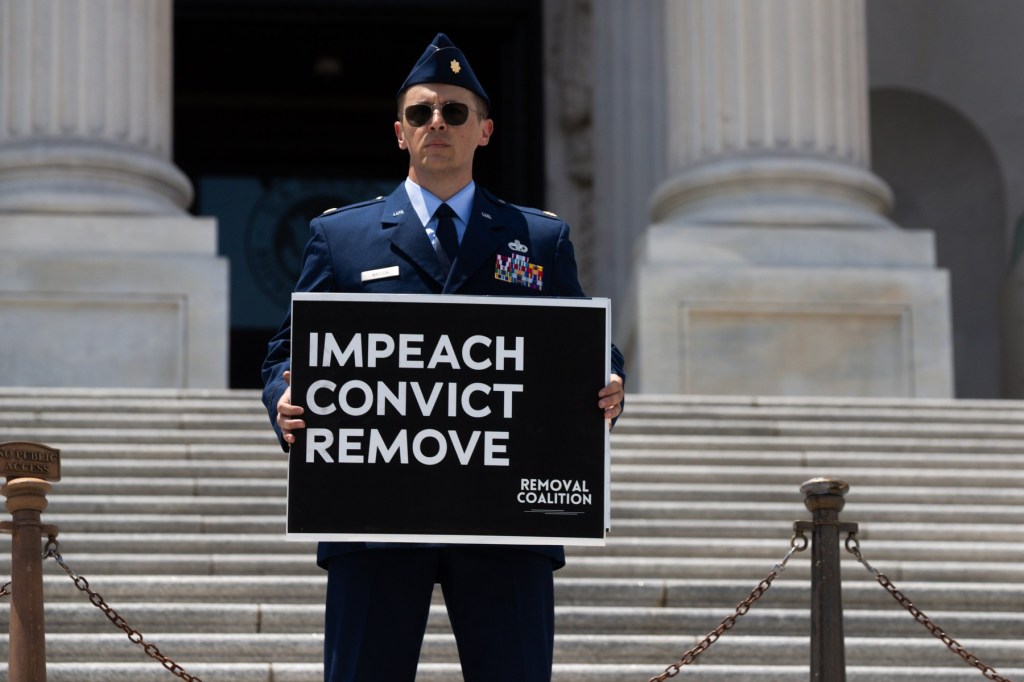 Premieră în armata SUA: Maior din aviație pus sub acuzare, de justiția militară, pentru că l-a criticat deschis pe Trump. „Ucide americani”