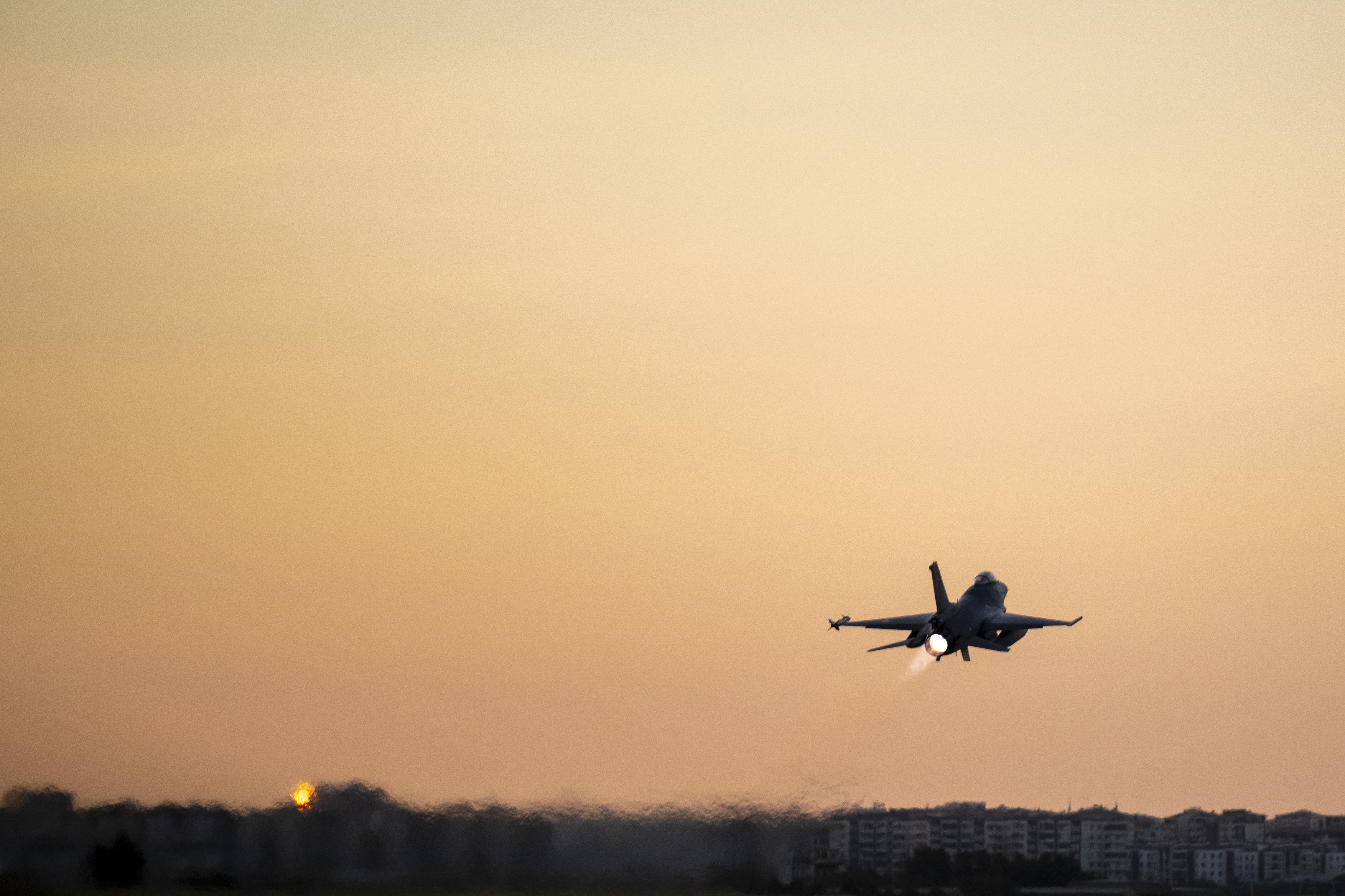 Un avion F-16 s-a prăbușit în provincia turcă Yalova în timpul unui zbor de antrenament