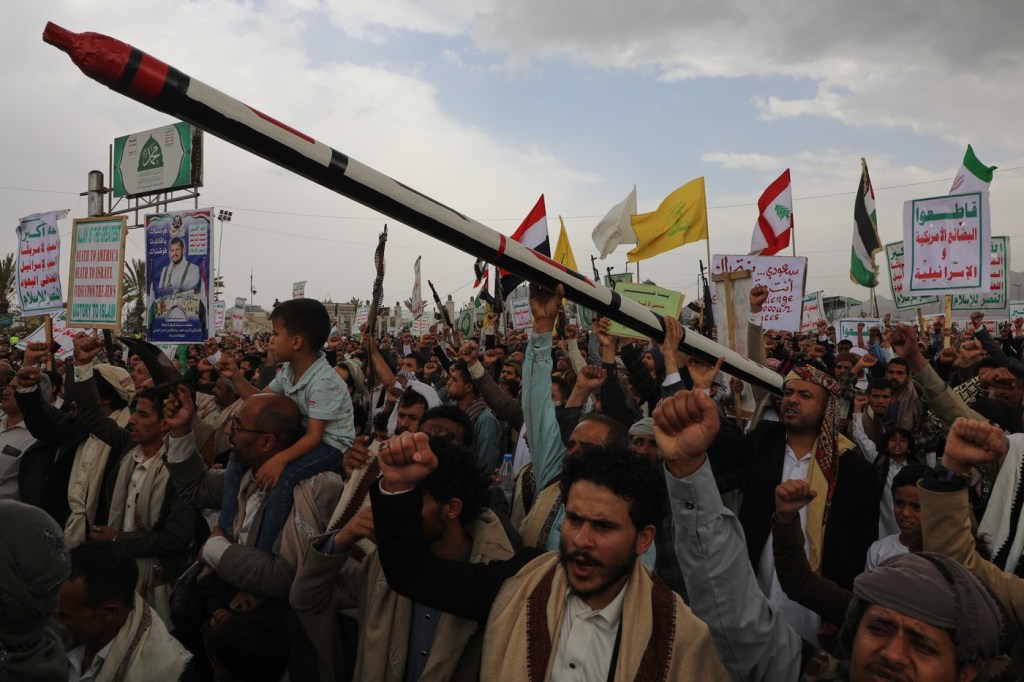 Două petroliere, lovite de milițiile Houthi. Exporturile de petrol din Arabia Saudită sunt periclitate