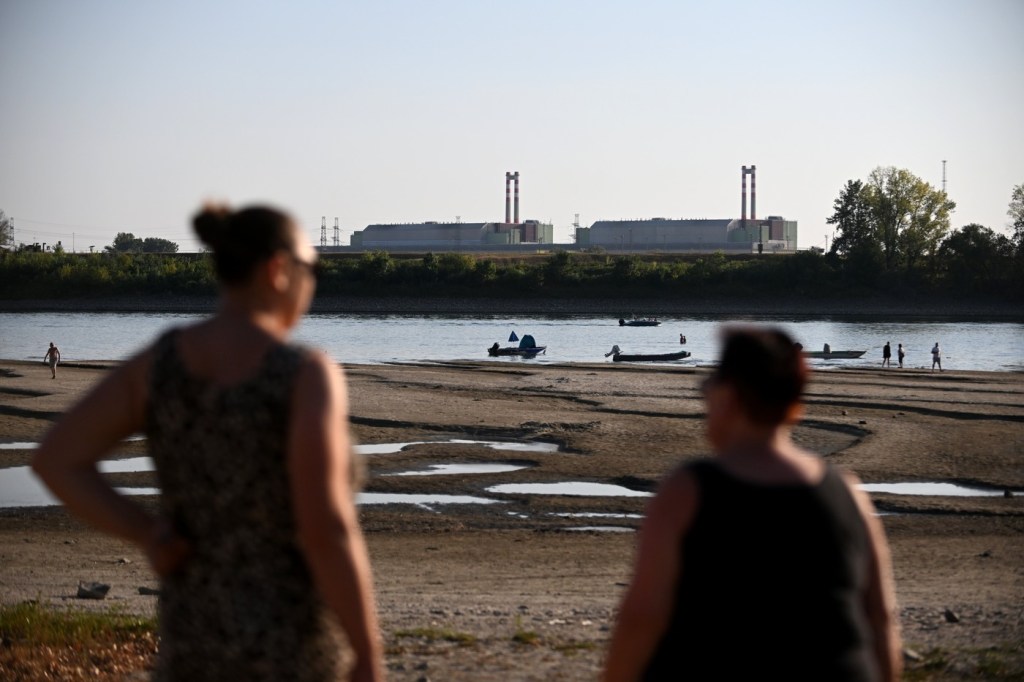 Activitatea la centrala nucleară de la Paks, Ungaria, este afectată de nivelul scăzut al Dunării Foto: Profimedia