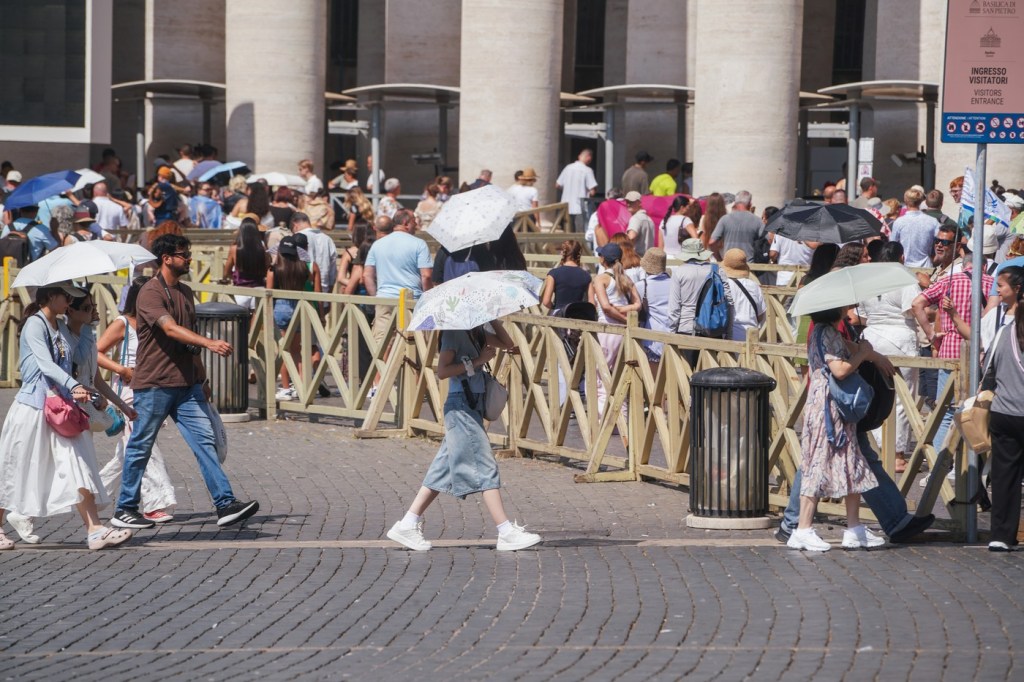 Valul de căldură din Italia se intensifică: Toate orașele mari sub cod roșu, pentru prima oară în acest an