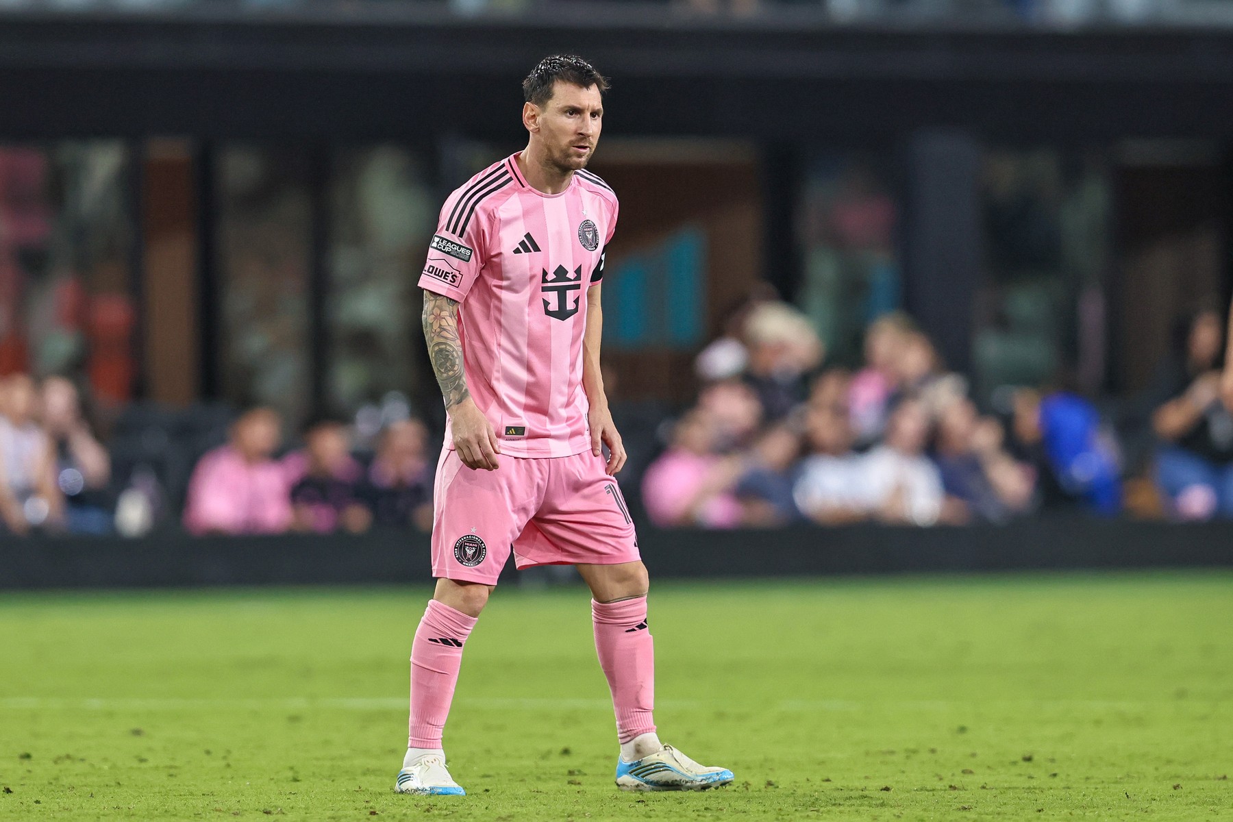 Cristiano Ronaldo îi transmite un mesaj de încurajare lui Lionel Messi după pierderea tatălui său