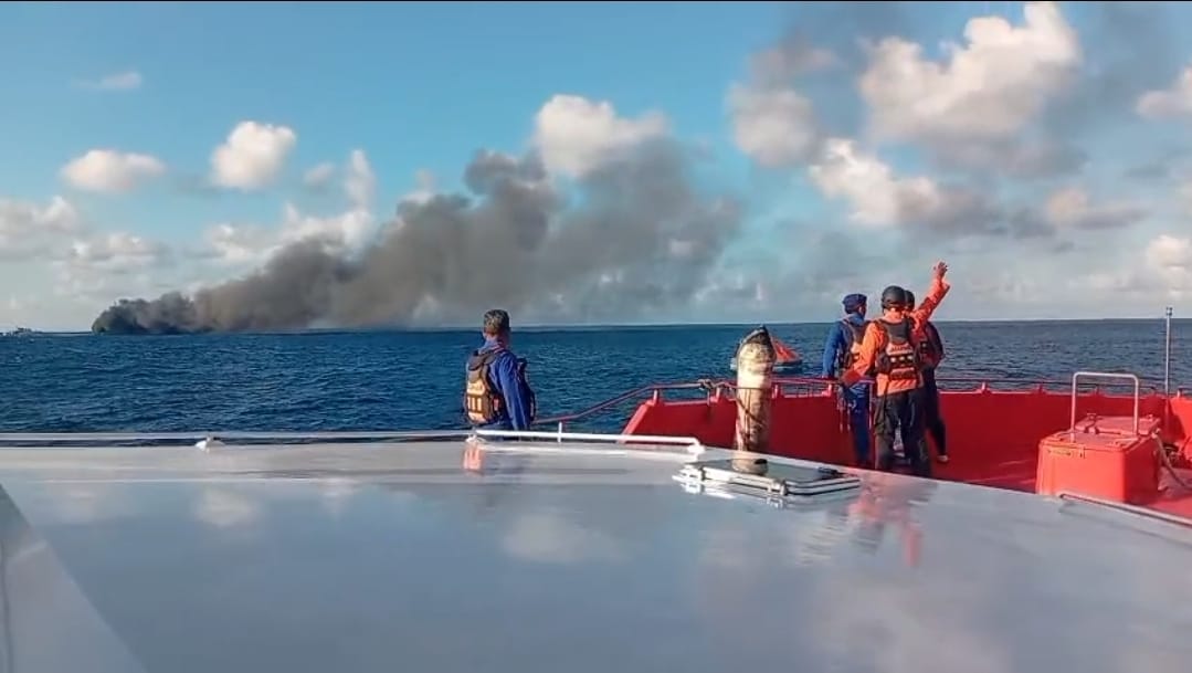 Incendiu pe feribot în largul insulei Bali. Peste 200 de pasageri evacuați, un mort confirmat