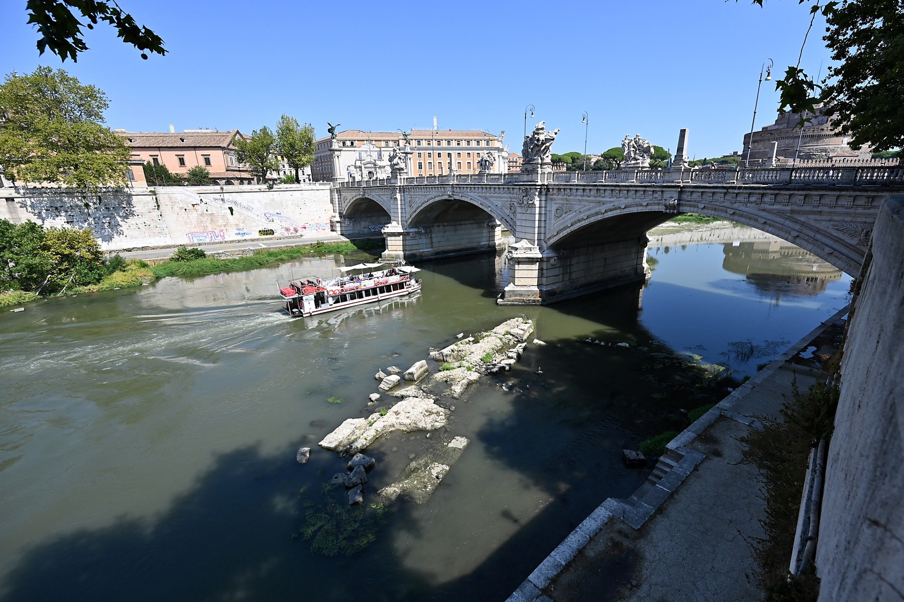 Rămășițele Podului lui Nero ies la iveală în Tibru, Roma
