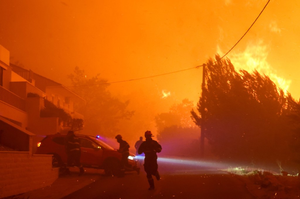 VIDEO Incendiu infernal la un orășel turistic din Croația, zeci de persoane au fost rănite și 1.000 evacuate