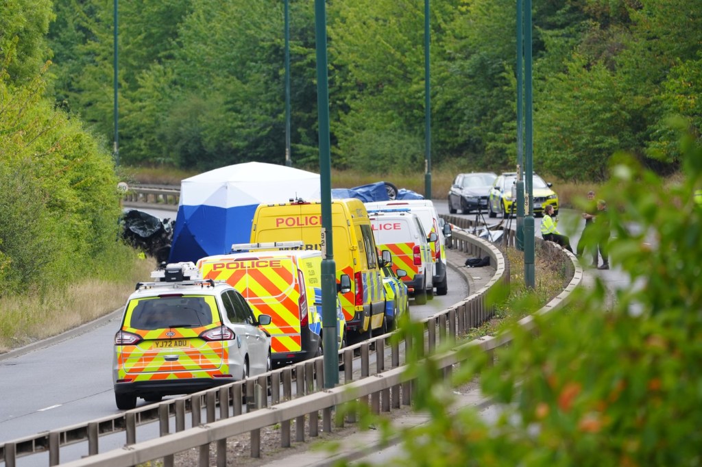 Mister în jurul unui accident devastator în care au murit șapte persoane pe o autostradă din Anglia