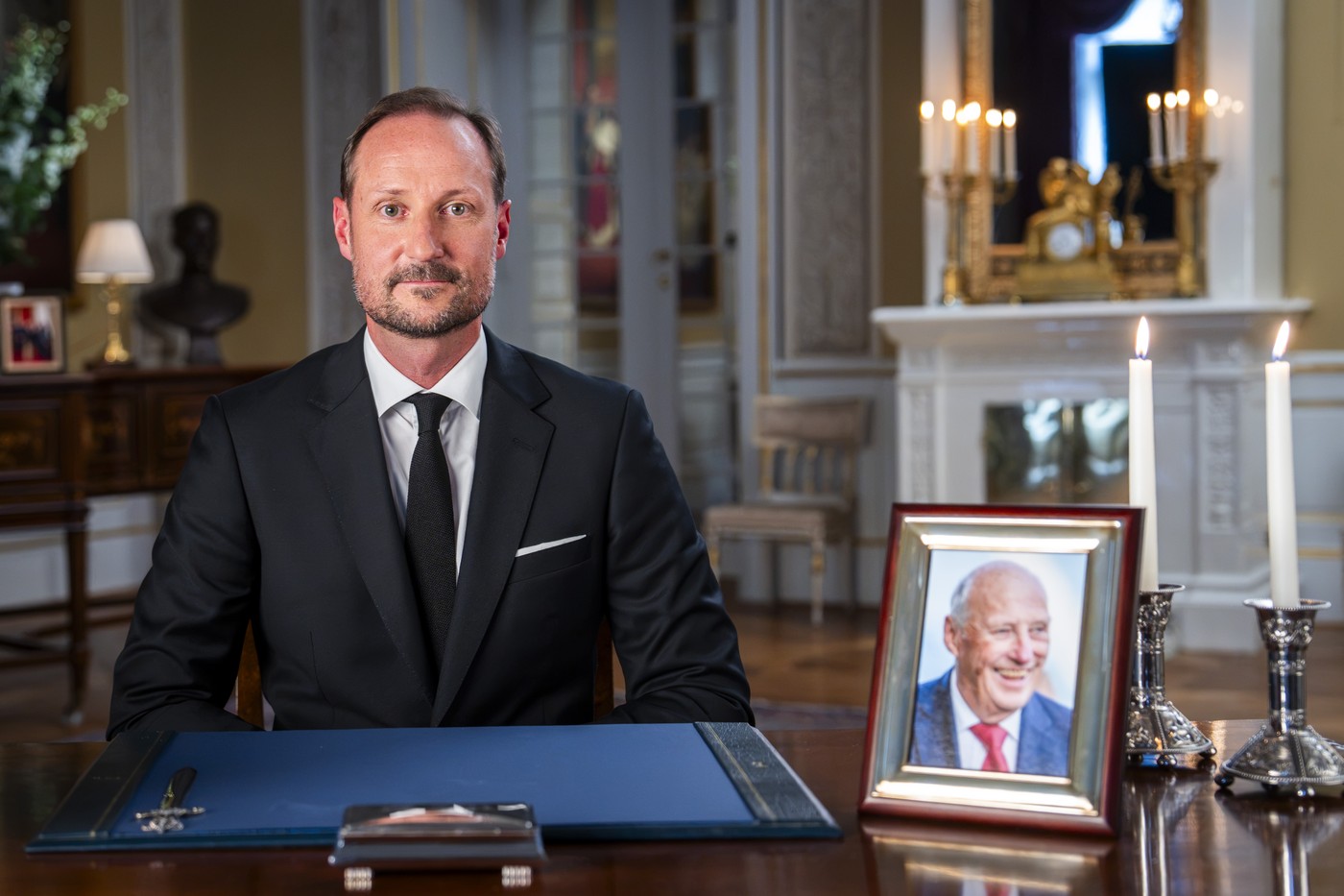 În primul discurs ca rege al Norvegiei, Haakon al VIII-lea i-a adus un omagiu emoționant tatălui său