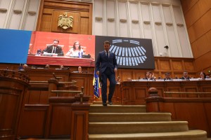 Ședința în plenul reunit al Camerei Deputaților și Senatului în care se dezbate și votează învestirea guvernului condus de Siegfried Mureșan, la Palatul Parlamentului din București, 30 septembrie 2026. Inquam Photos / George Călin