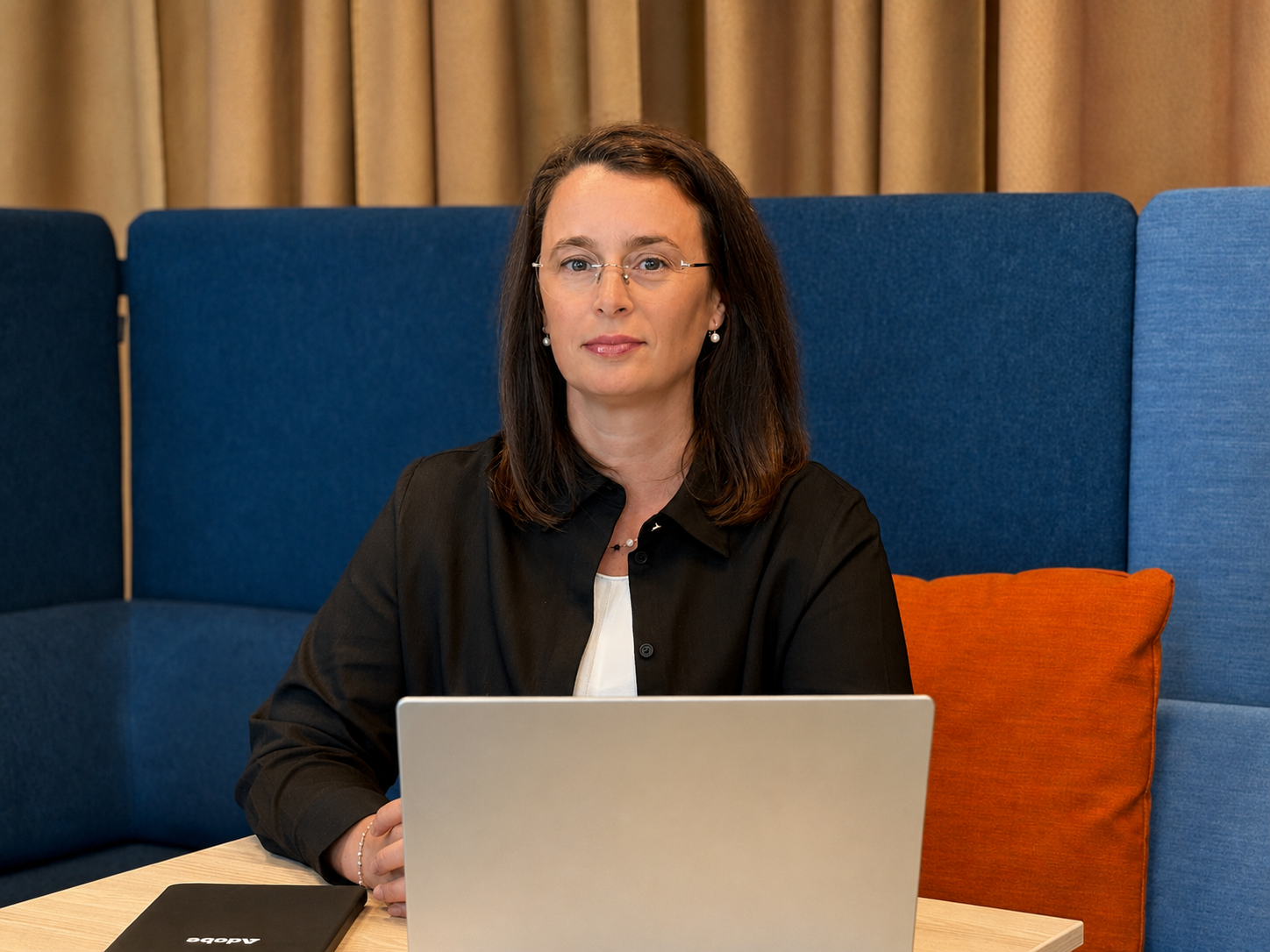 Cine este liderul de inginerie care conectează echipele Adobe din București cu clienții enterprise din regiunea EMEA?