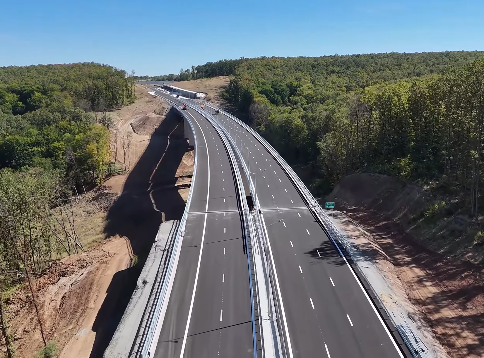 VIDEO O noua secțiune din Autostrada Transilvania este aproape gata, dar depinde de „un punct critic” pentru a fi deschisă. Cum arată acum