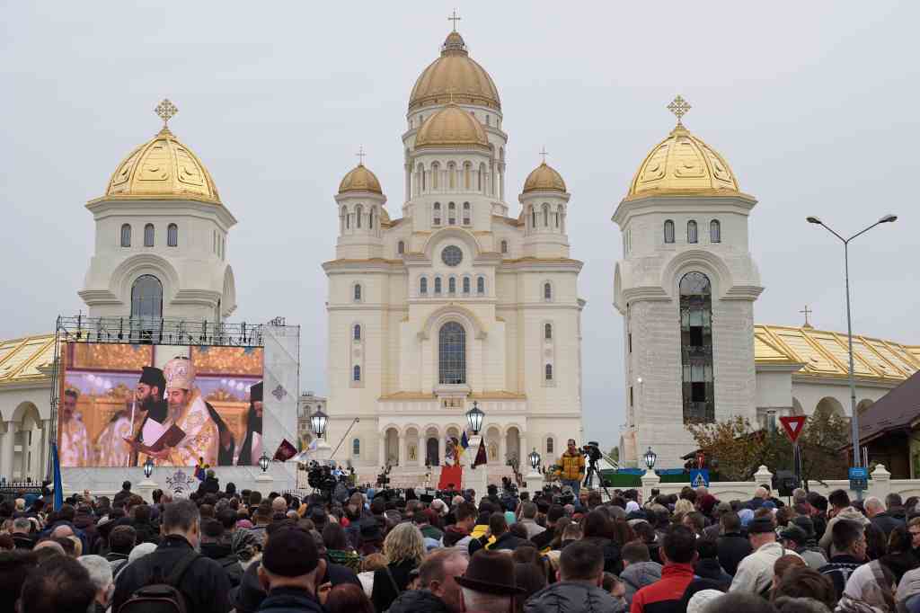 Întâlnire importantă despre religie în România. Cum ajunge religia „pe mâna unora care nu citesc, dar sunt miliardari” și vor „încolonarea tuturor oamenilor”