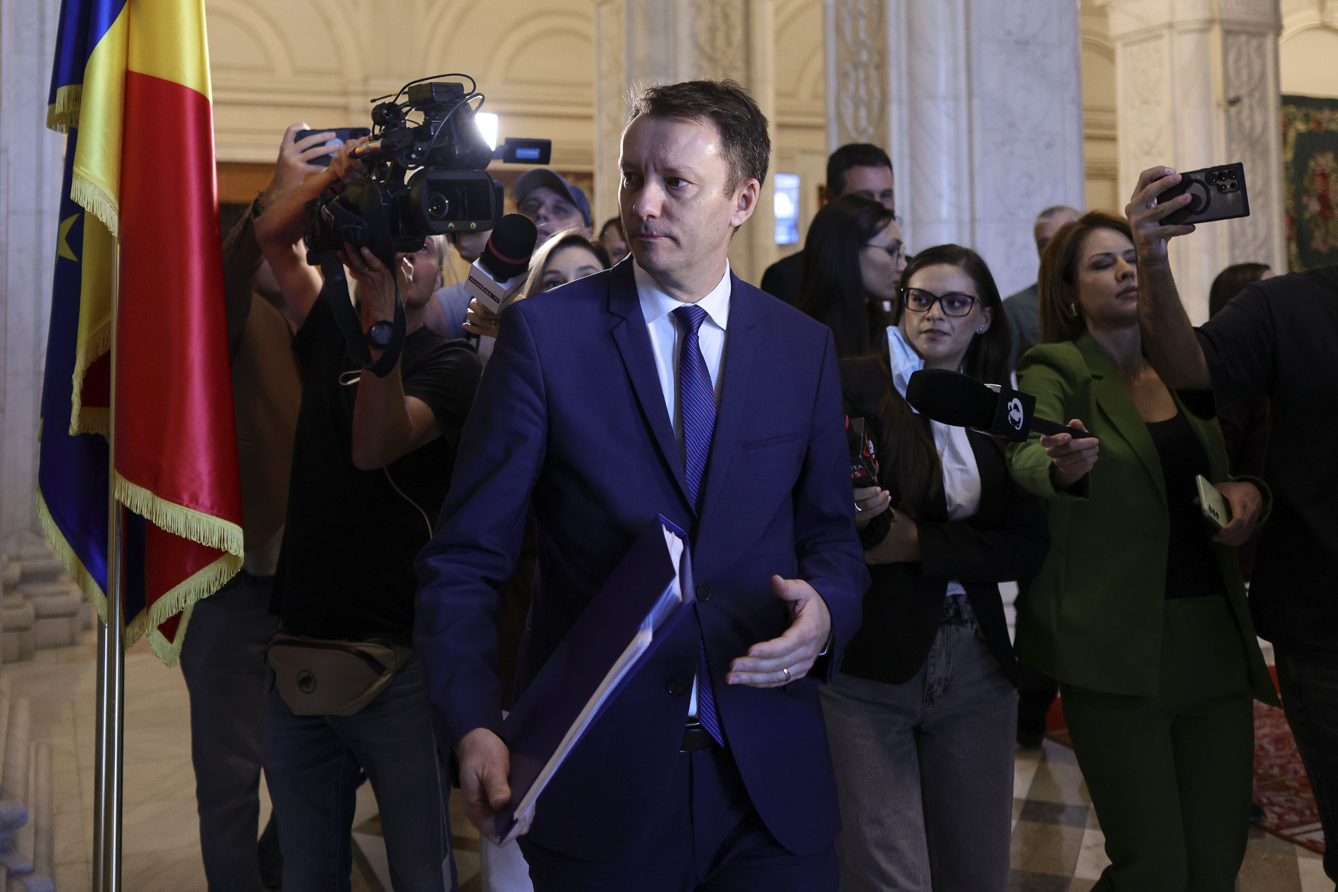 PNL susține învestirea guvernului, dar rămâne în opoziție, cu critici pentru miniștrii PSD