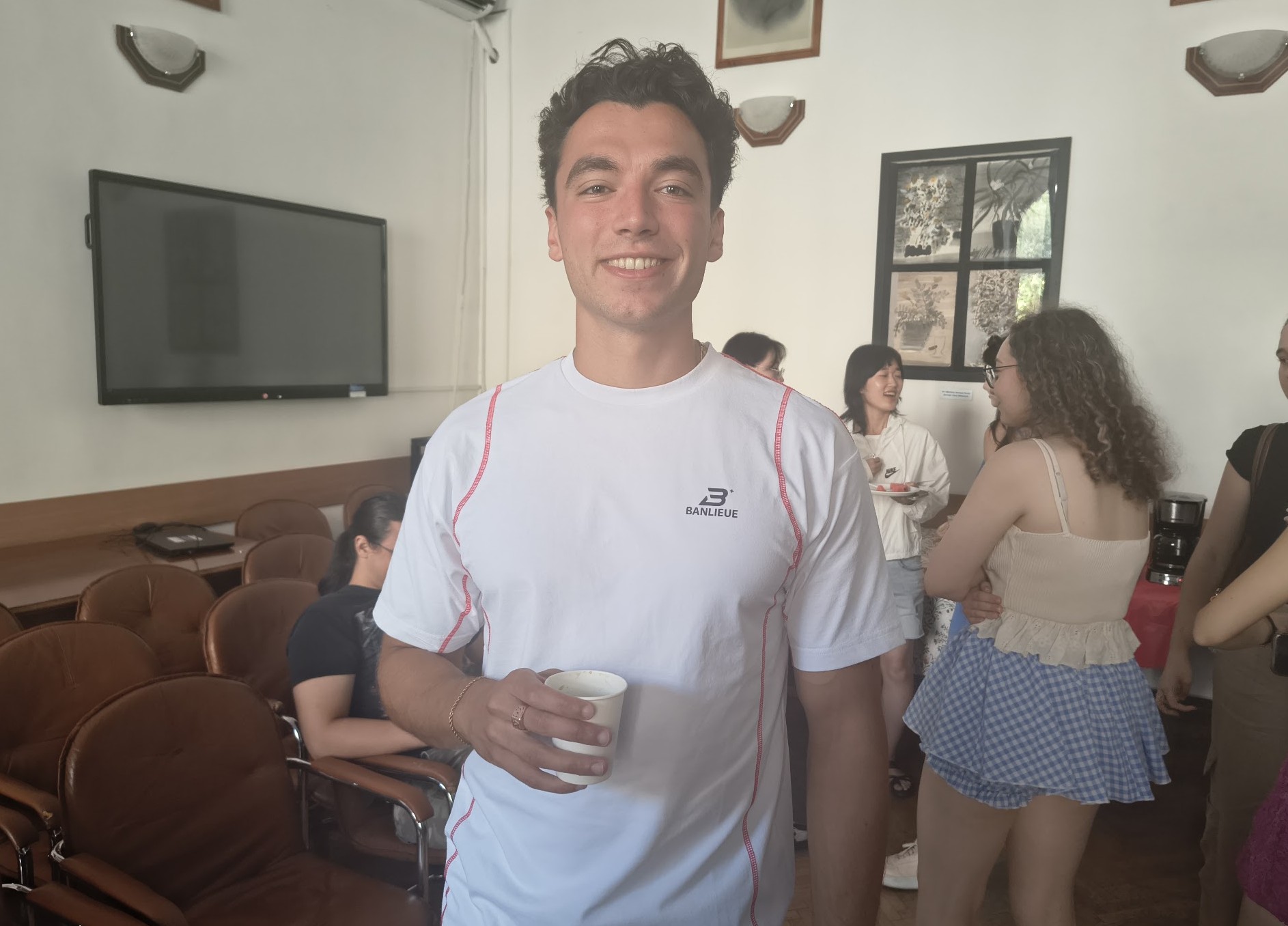 Dutch-born Romanian seeks work in Bucharest after reconnecting with his parents' language