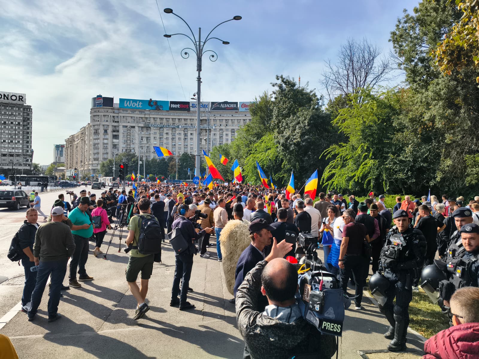 Peste o mie de fermieri protestează în Piața Victoriei pentru drepturi