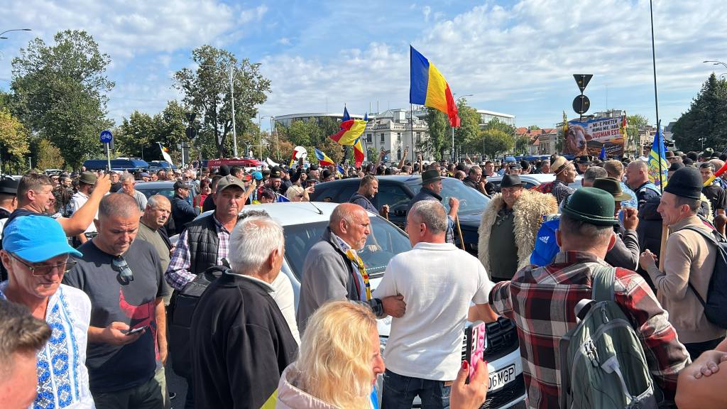 VIDEO Protestul fermierilor: de la picnic și muzică la bătăi și gaze lacrimogene. Imagini cu momentele care au marcat ziua