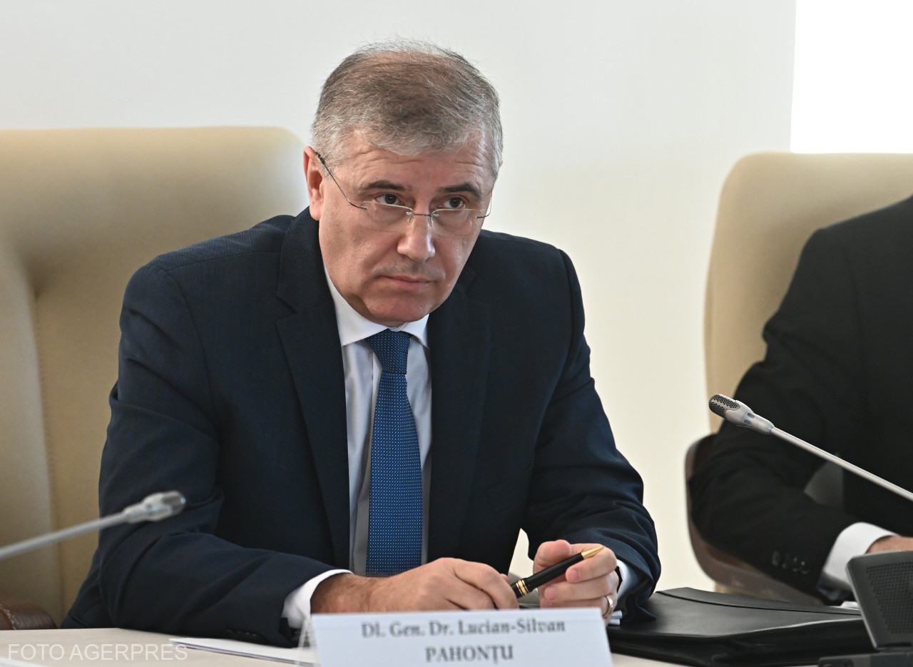 Reacții din politică la dezvăluirile despre plagiatul lui Pahonțu. Cine spune că șeful SPP „reprezintă un pilon de apărare al siguranței naționale”