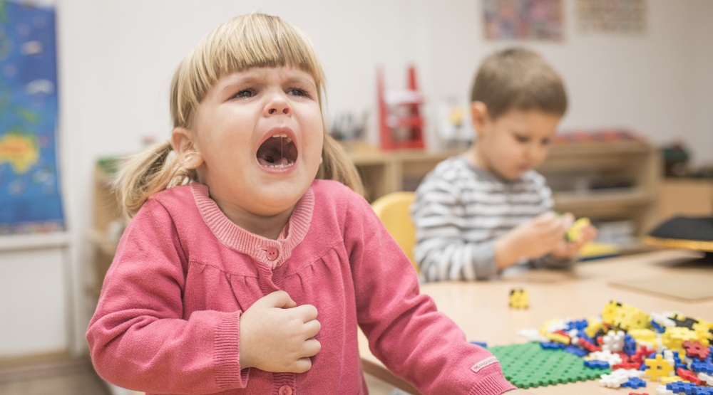 „De ce mă lași aici?” Cum arată anxietatea de separare la 3, 4, 5 și 6 ani