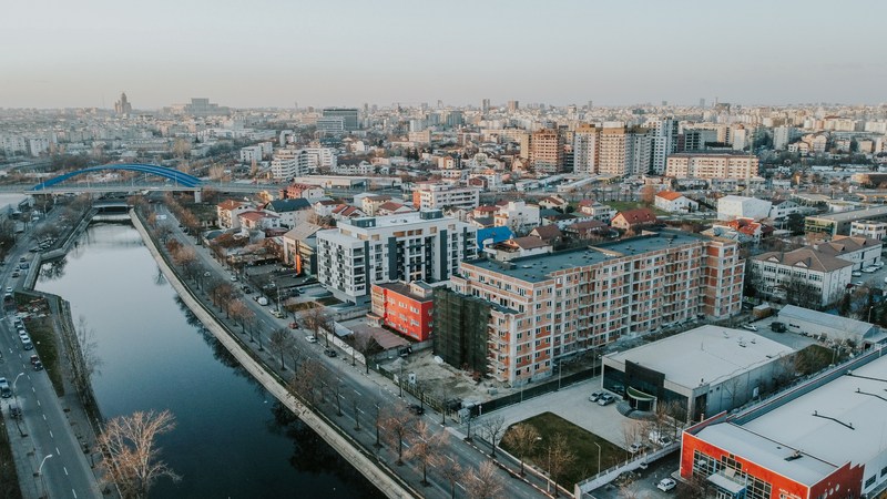 ANM anunță o „răcire accentuată a vremii”. Temperaturi cu 10 grade mai mici de la o zi la alta: „Nu ar fi exclus să apară și primele precipitații mixte”