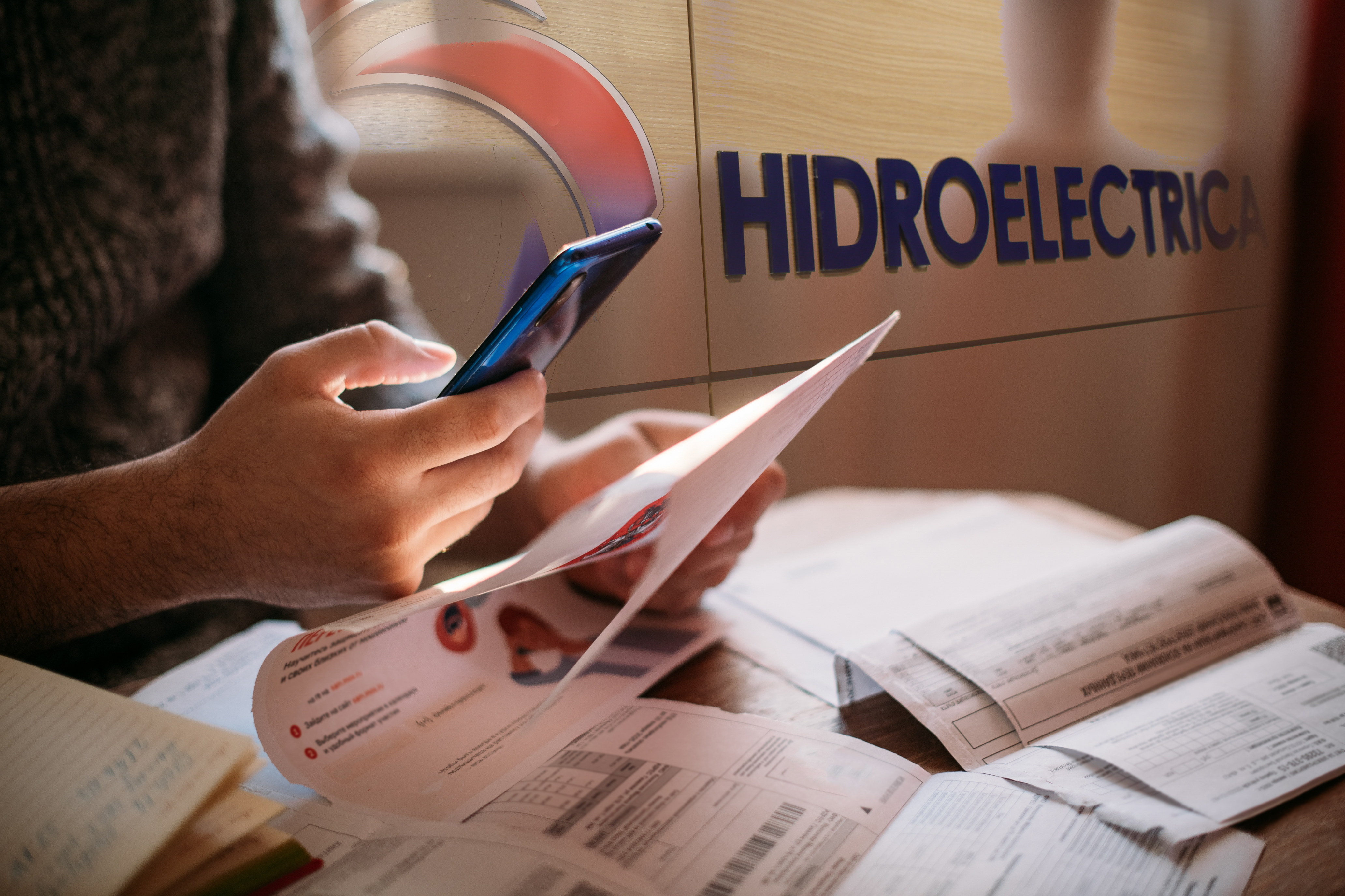 CALCULE Cât înseamnă în facturi scumpirea anunțată de Hidroelectrica. Ce trebuie verificat înainte de a accepta noua ofertă - HotNews.ro