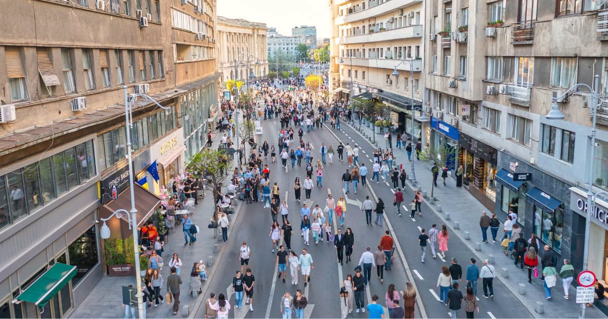 Weekend trending în București, 19-20 septembrie: Zilele Bucureștiului, proiecții pe Palatul Parlamentului, ateliere în IOR și West Side Sunset Fest