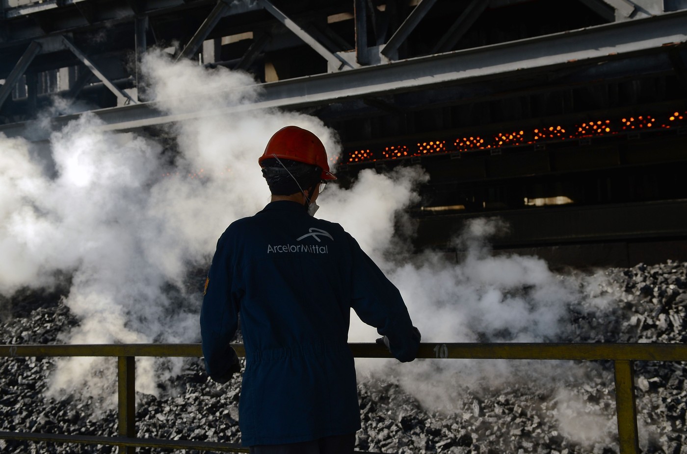 ArcelorMittal închide cel mai mare combinat siderurgic din Ucraina, cel de la Krivoi Rog, după atacurile cu rachete ale Rusiei