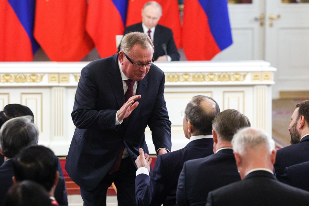 Bancher rus de top, despre comportamentul statului care sperie marile companii: „Încearcă să pună banii deoparte, spunând: «Păi oricum o să ni-i ia»”