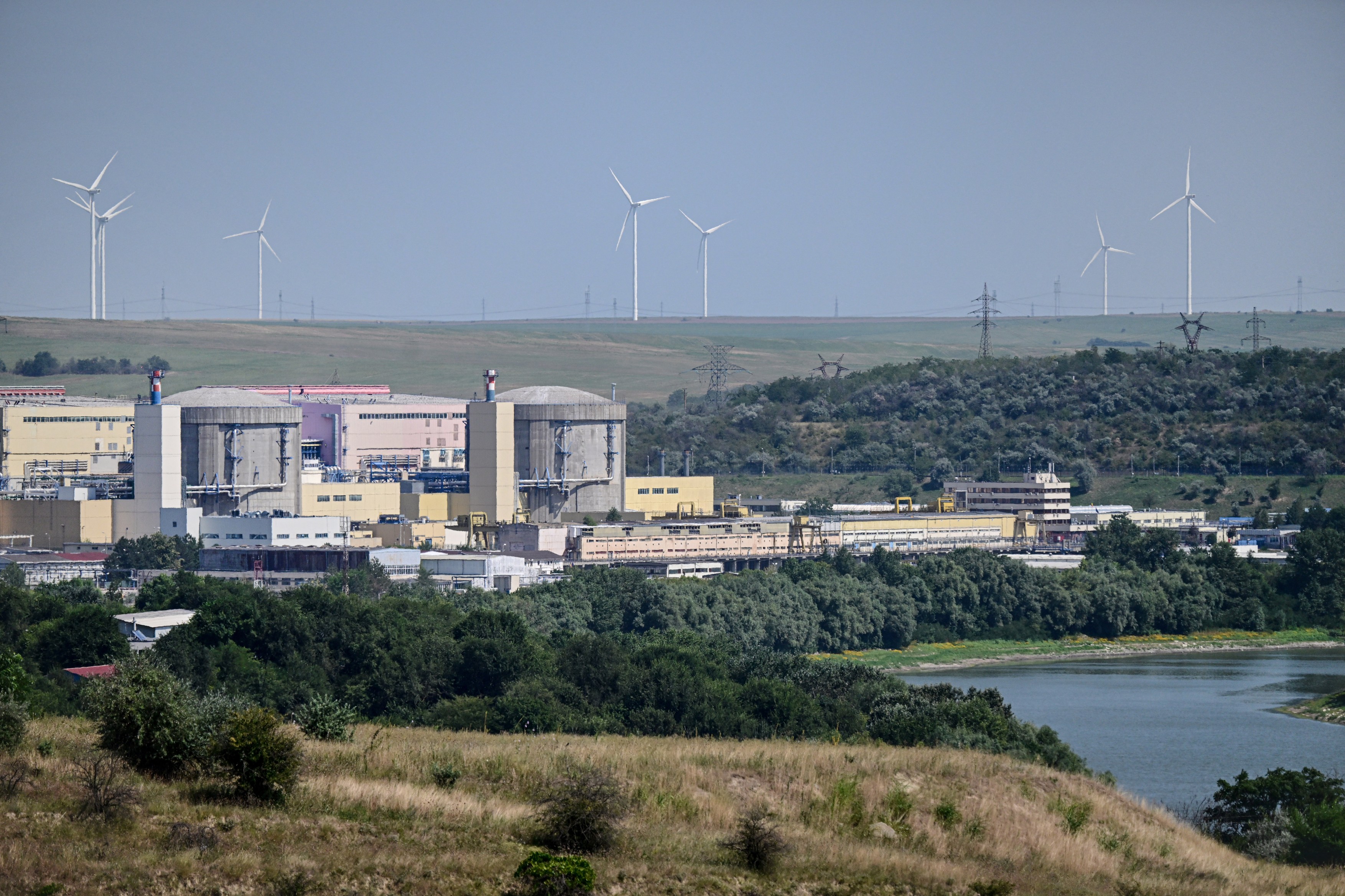 Criză energetică în România: Centralele nucleare de la Cernavodă sunt oprite, prețurile cresc, iarna va fi dificilă