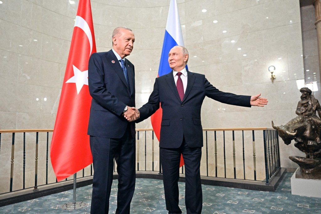 Turcia, membră NATO, ia în considerare aderarea cu drepturi depline la blocul de securitate condus de China și Rusia. Anunțul lui Erdogan