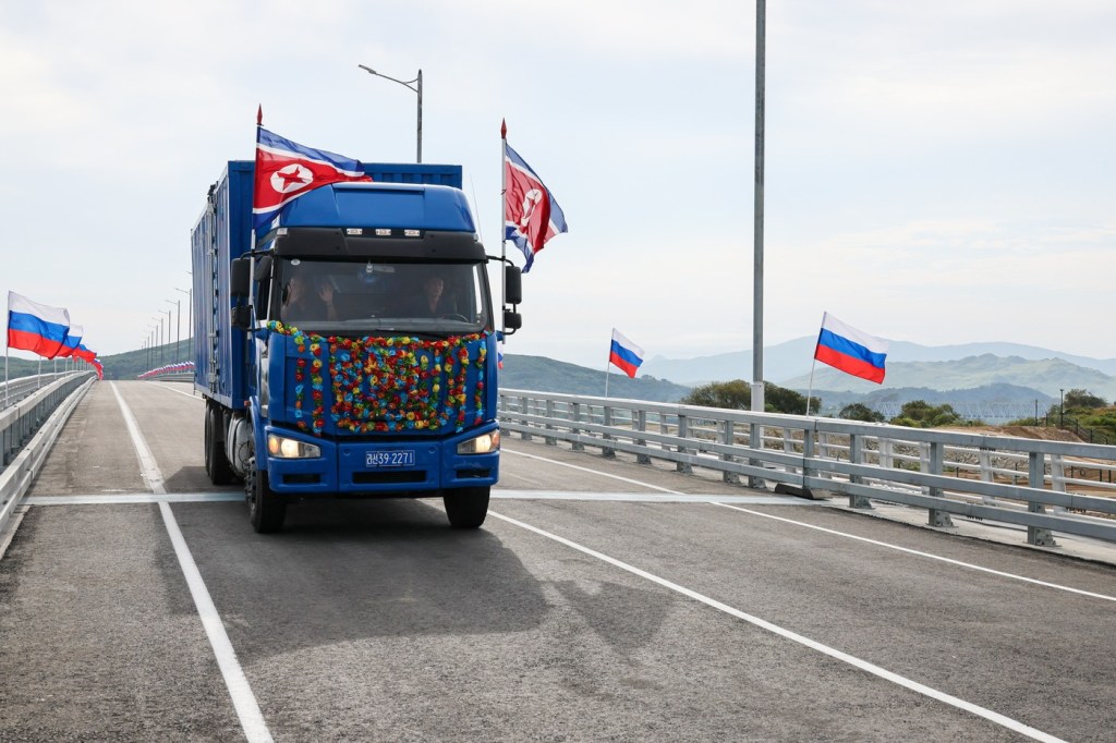 Coreea de Nord și Rusia au inaugurat primul lor pod rutier. „Un nou simbol al prieteniei”