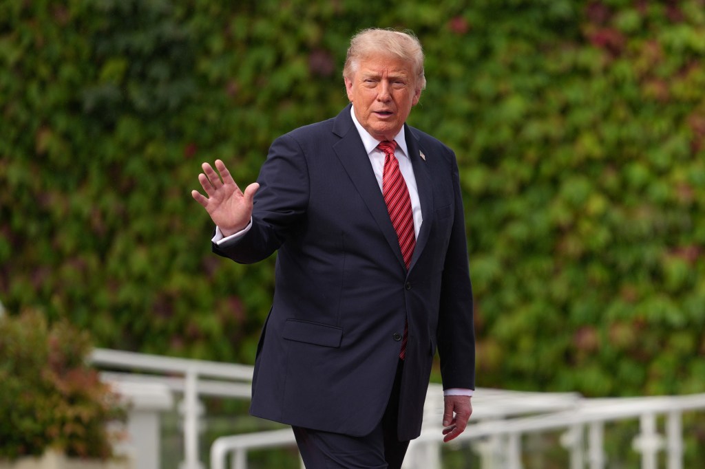 Donald Trump a ajuns într-o țară din Europa pentru puțină diplomație și mai mult interes personal. „Provoacă haos aici”