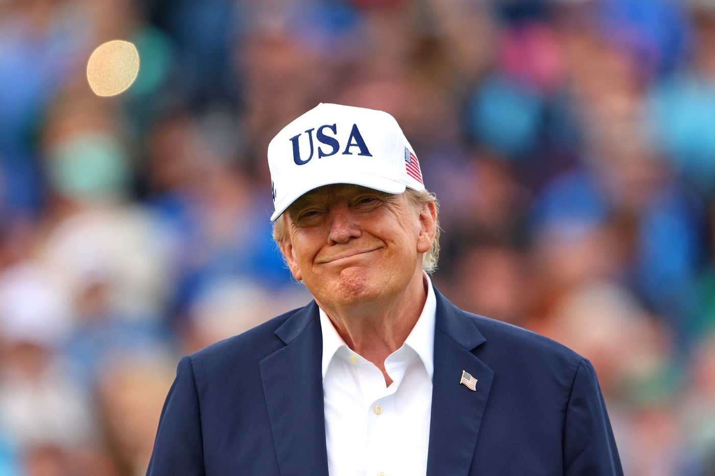 Trump promite eliminarea taxelor vamale pentru whiskeyul irlandez