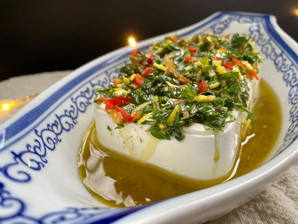 Feta cu sos de plante aromatice