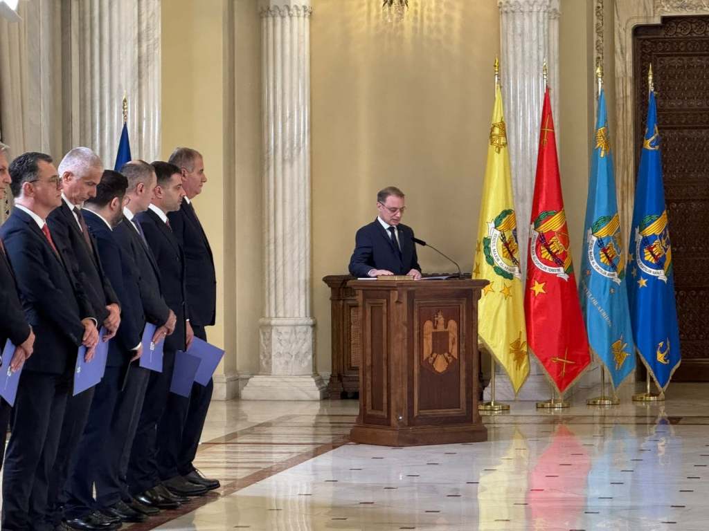 Premierul Luca Niculescu și miniștrii cabinetului său au depus jurământul marți seară, 20 octombrie 2026. Foto: Rebecca Popescu / HotNews