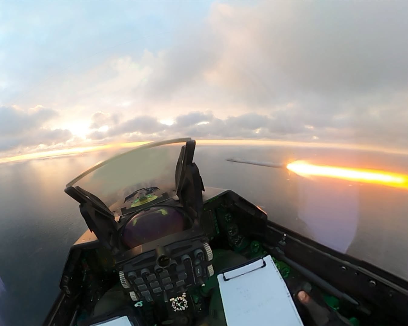 Imagini cu momentul doborârii dronelor deasupra Mării Negre