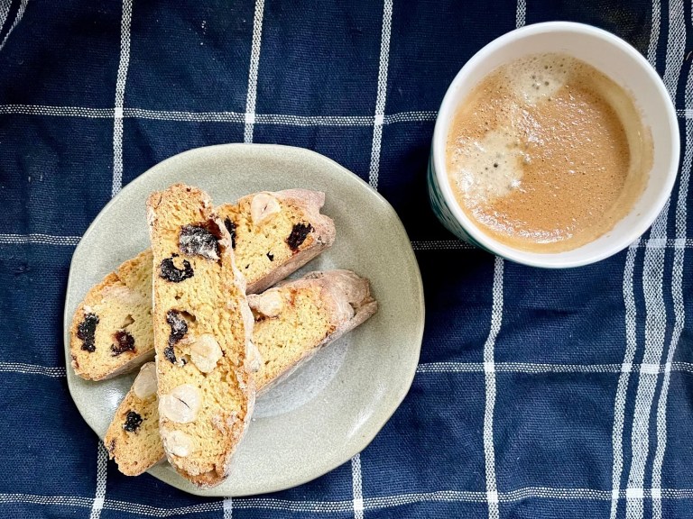 Biscotti cu merișoare și alune de pădure