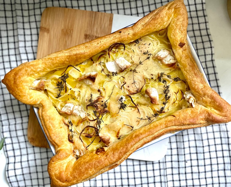 Tartă fină cu cartofi și Camembert