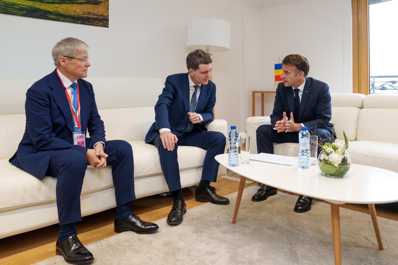 Nicușor Dan a discutat cu Emmanuel Macron despre atacurile cu drone în Marea Neagră