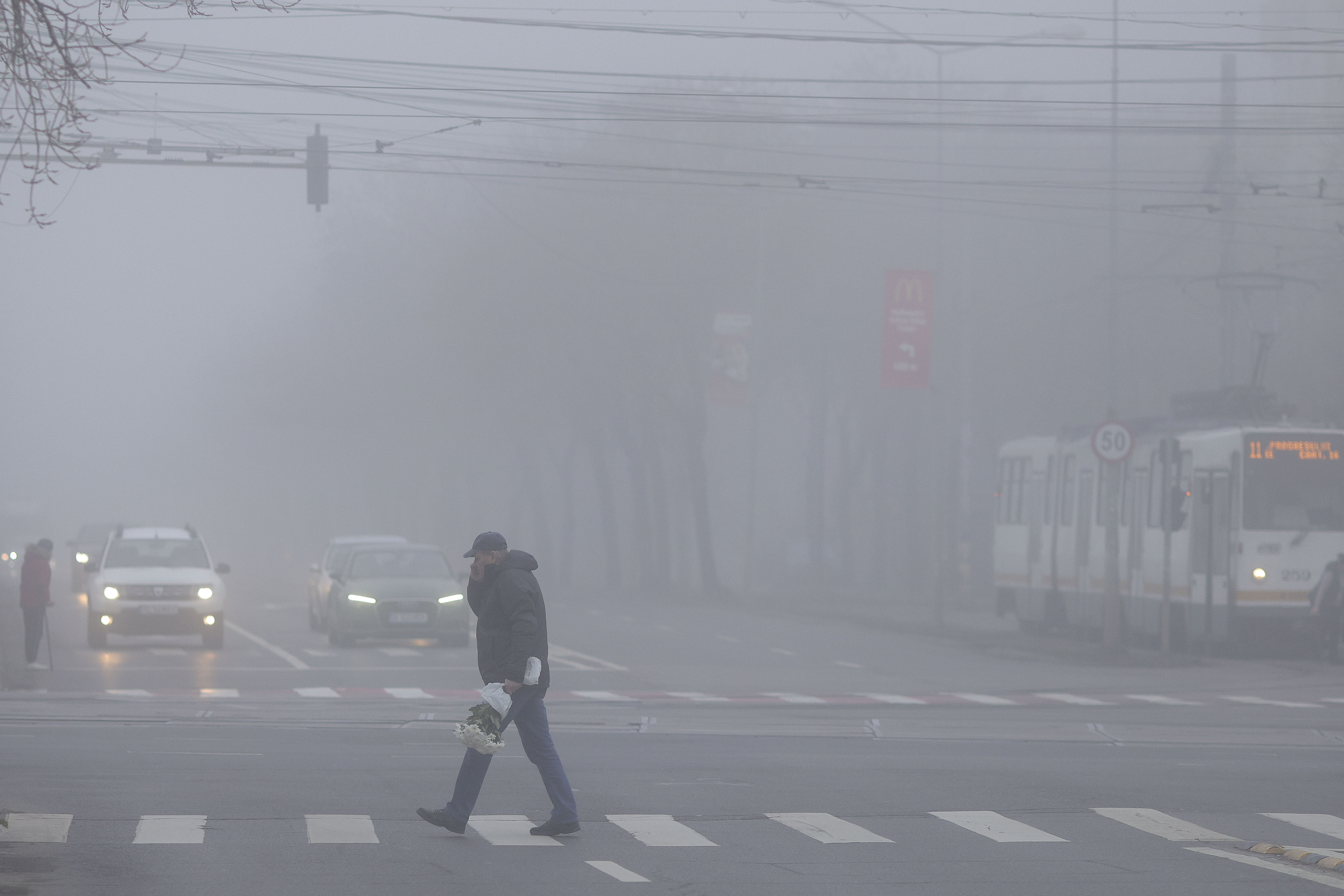 Cod galben de ceață densă în București și vizibilitate redusă pe autostrăzi
