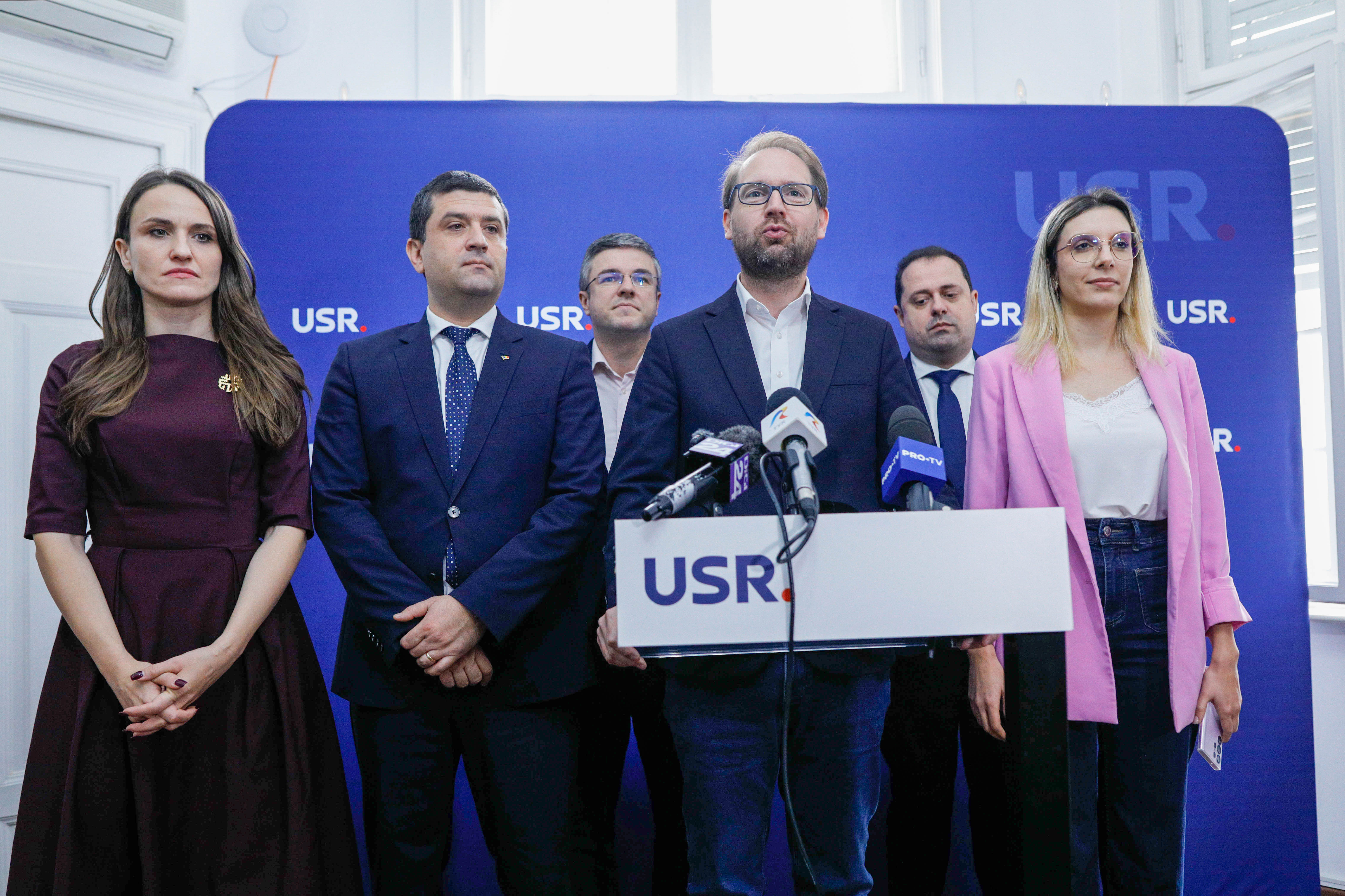 Congres USR: cele trei echipe care îşi dispută locurile în conducerea partidului
