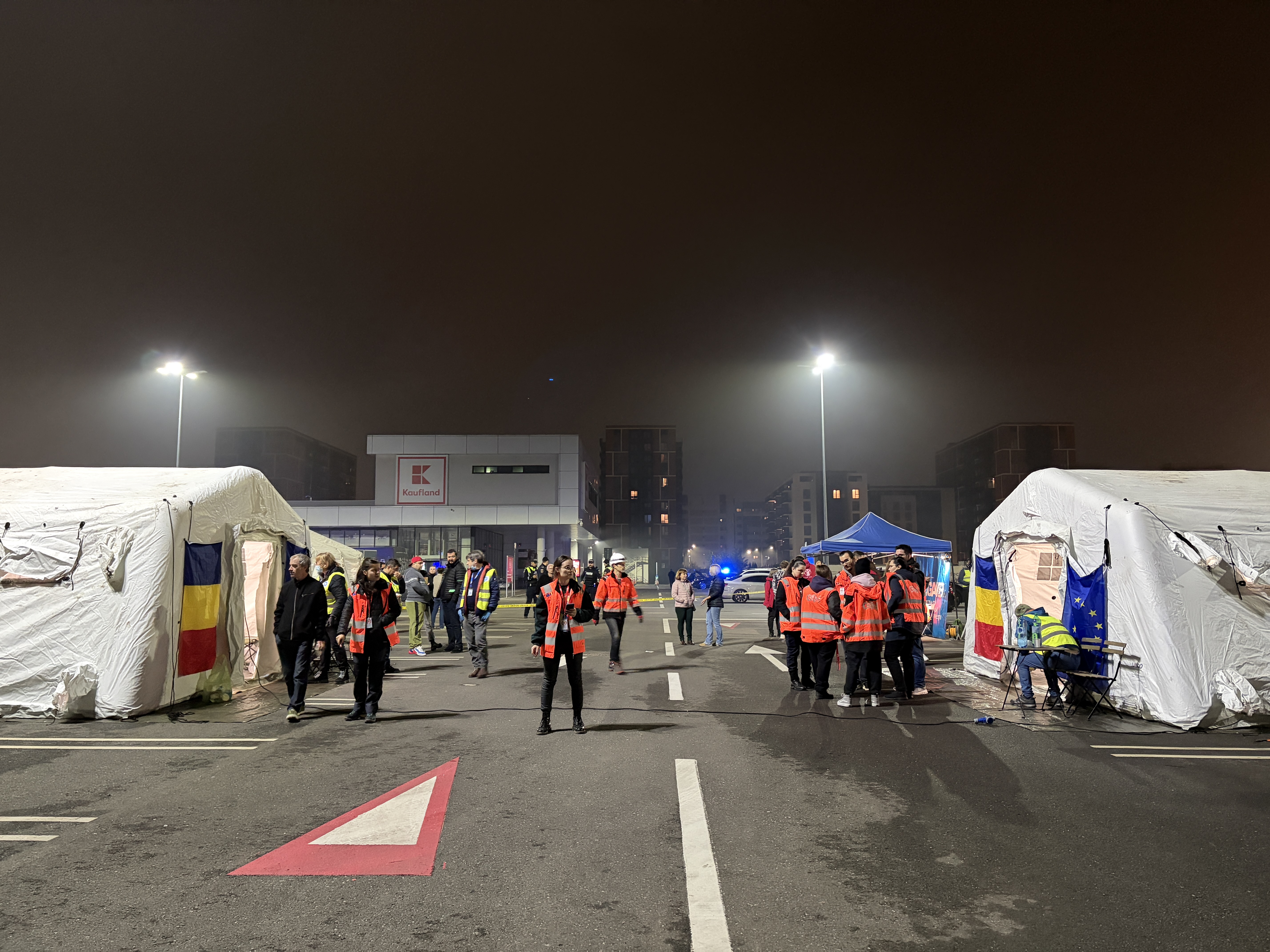 Exerciţiu de urgenţă în Bucureşti: simularea interventiei în cazul lovirii unui bloc de un avion mic