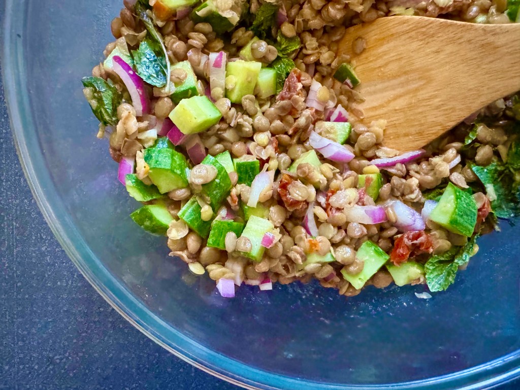 Salată de linte verde cu legume