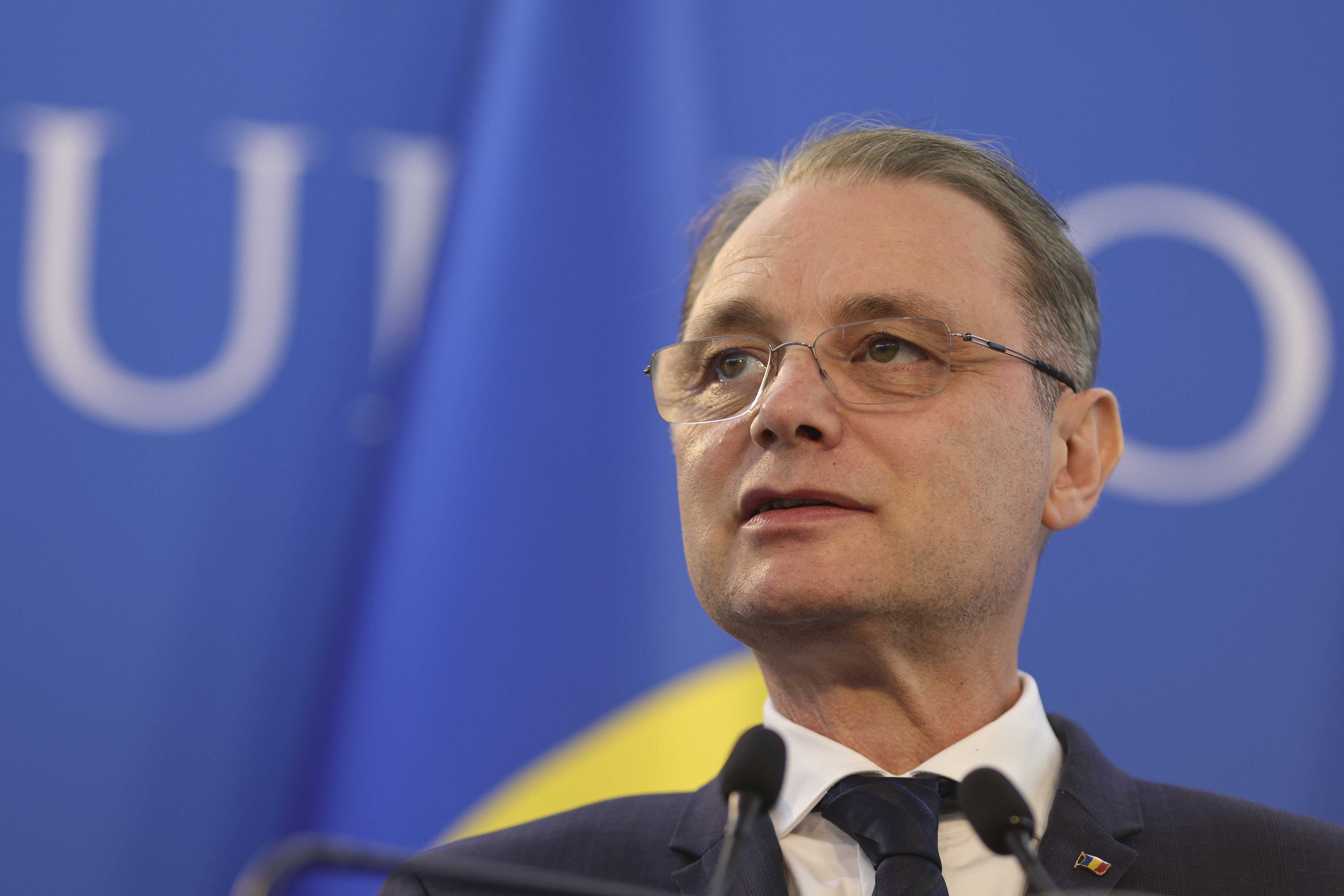 Premierul Niculescu și-a început agenda cu întâlniri strategice la BNR și Guvern