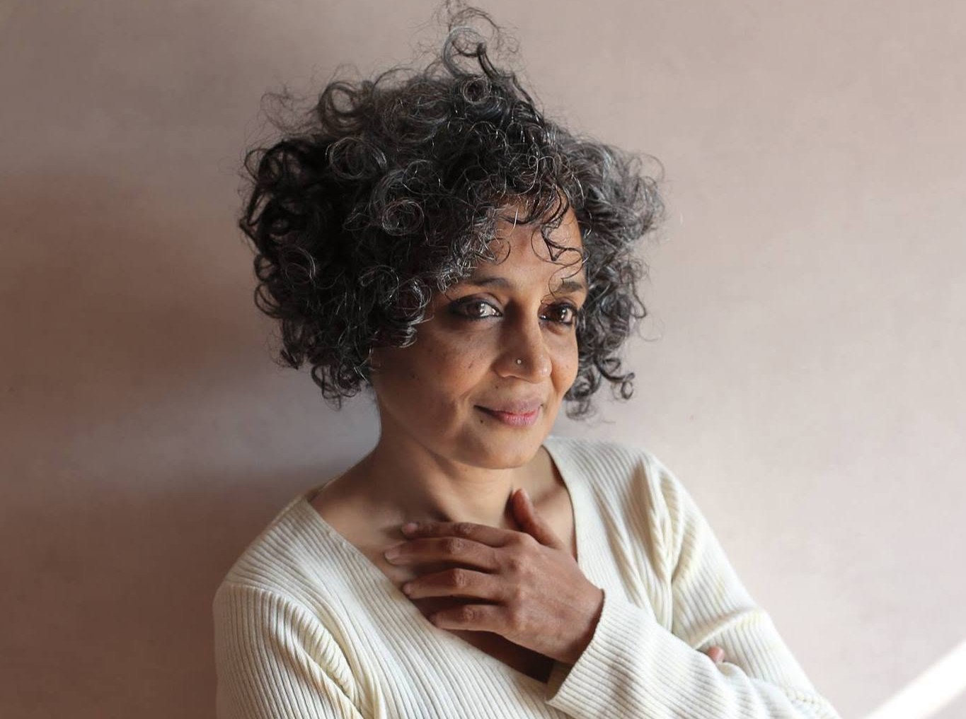 Interviu cu Arundhati Roy despre relația complexă cu părinții