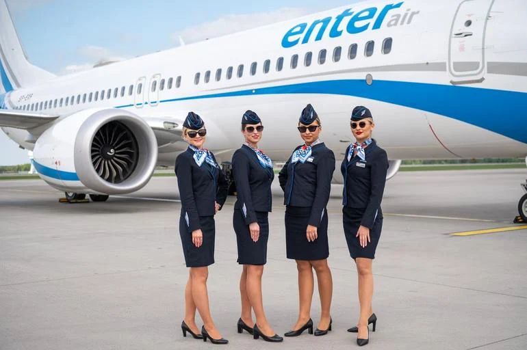Enter Air, lider polonez în zboruri charter, deschide sucursală în România