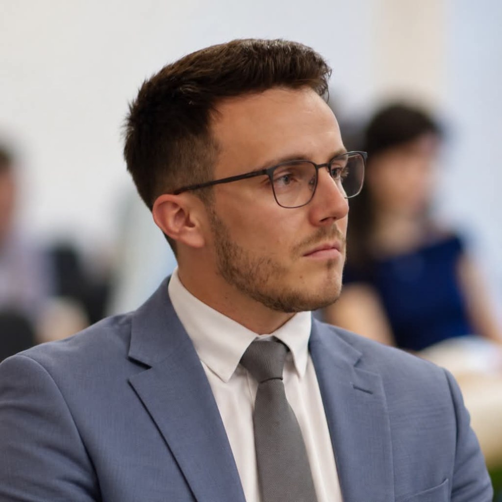 Învățătorul Petruț Rizea a inițiat o petiție prin care cere reglementări mai clare privind siguranța profesorilor în școli/ Arhivă personală