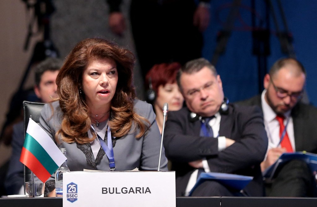Bulgaria ia în calcul invocarea Articolului 4 din NATO, după atacurile cu drone din Marea Neagră / Nicușor Dan, discuție cu președinta Iliana Iotova