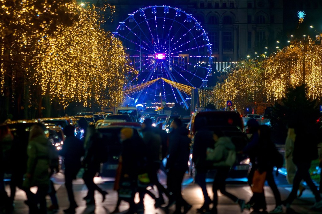 Primăria Capitalei anunță când se aprind luminițele de sărbători în București