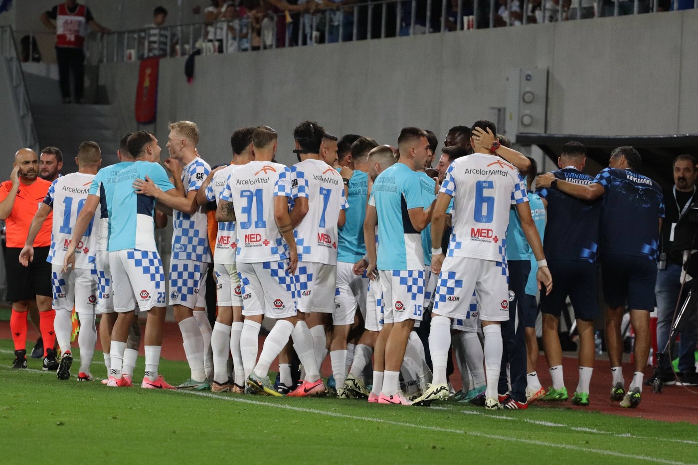 Atac la cluburile din SuperLiga: „Salariile sunt doar pe hârtie. Noi nu sărim calul”